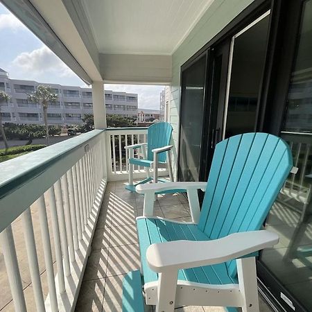 Sun Splashed Condo! Steps To Beach And 2 Pools Galveston Island Екстер'єр фото