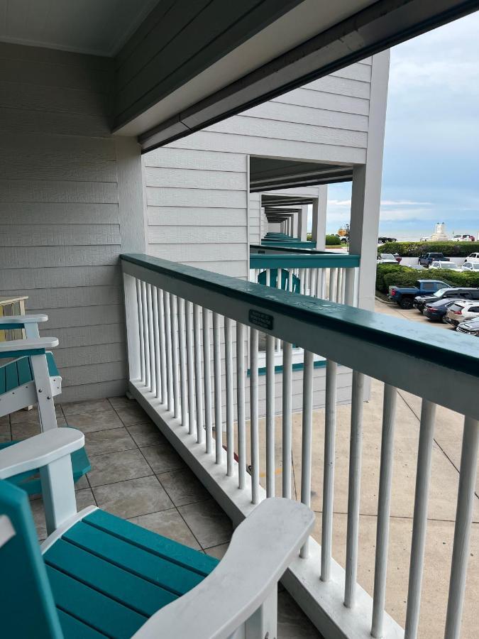 Sun Splashed Condo! Steps To Beach And 2 Pools Galveston Island Екстер'єр фото