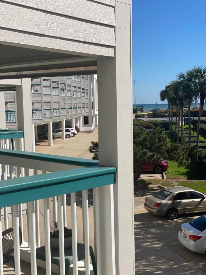 Sun Splashed Condo! Steps To Beach And 2 Pools Galveston Island Екстер'єр фото