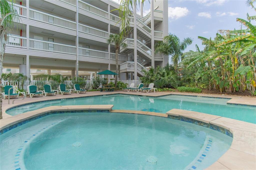 Sun Splashed Condo! Steps To Beach And 2 Pools Galveston Island Екстер'єр фото